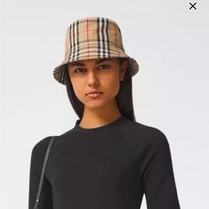 burberry bucket hat .